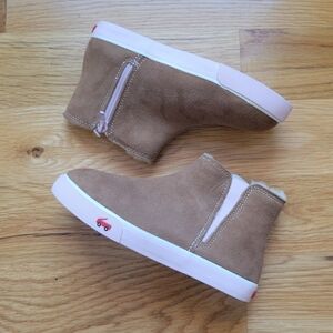 NEW See Kai Run Pink and Tan Sneaker Boots Faux Fur Lined Girls Size 2 Youth